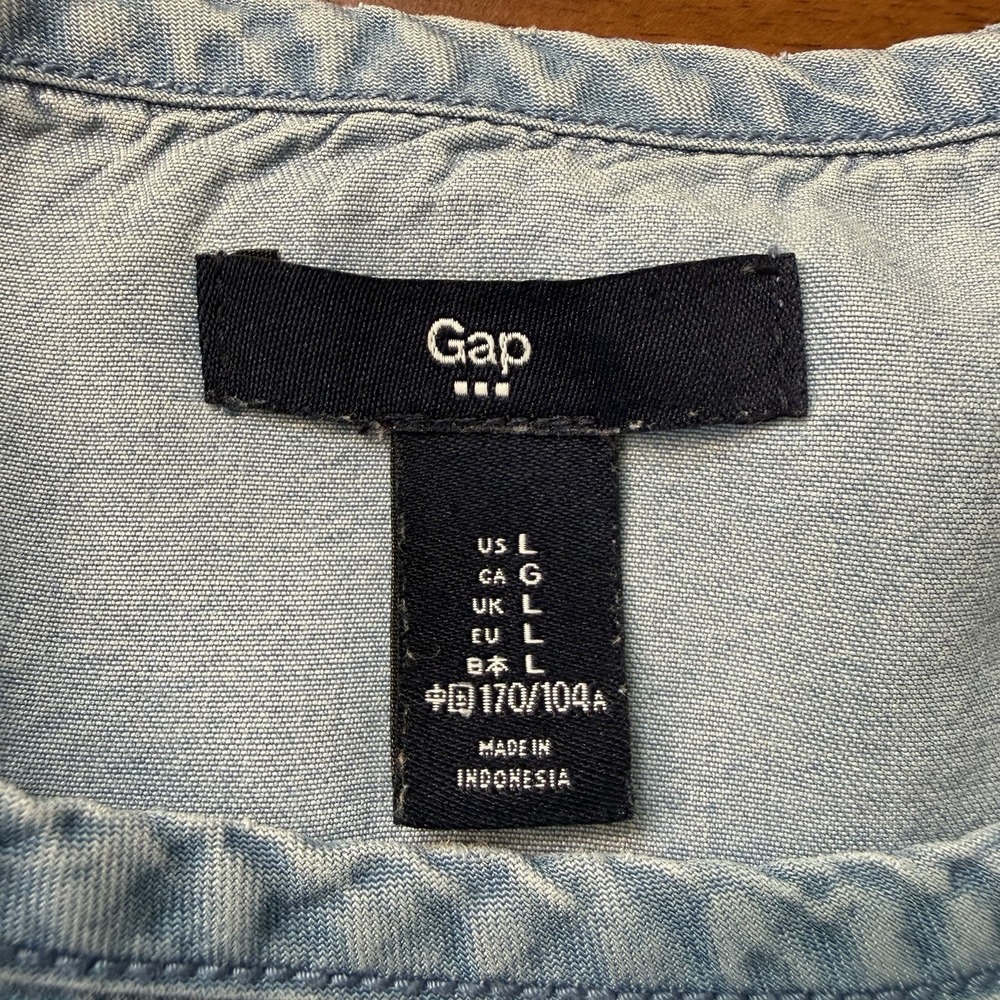 GAP Denim Sz L Top Blue Chambray Cap Sleeve Relaxed Fit Flowy EUC! - Picture 3 of 6